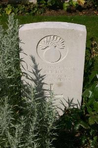 Dozinghem Military Cemetery - Kerton, G