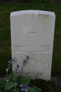 Dozinghem Military Cemetery - Kirkham, William Thomas