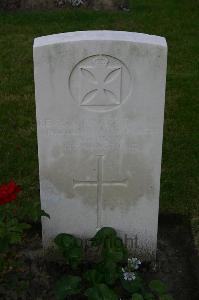 Dozinghem Military Cemetery - Knapp, The Rev. Simon Stock