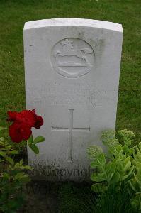 Dozinghem Military Cemetery - Knight, Arthur Richard