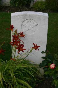 Dozinghem Military Cemetery - Lambert, J W