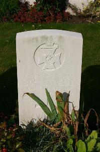 Dozinghem Military Cemetery - Lampon, A E R