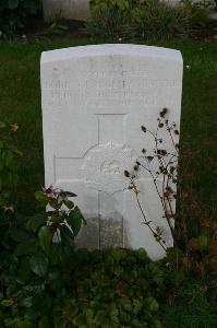 Dozinghem Military Cemetery - Lancaster, Louis George