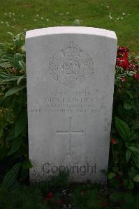 Dozinghem Military Cemetery - Lauchlan, John