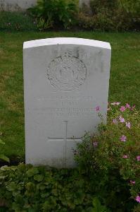 Dozinghem Military Cemetery - Law, J