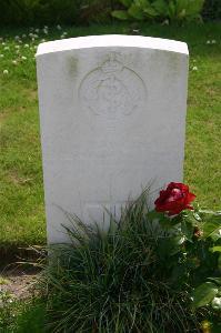 Dozinghem Military Cemetery - Lawes, William Frederick