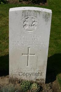 Dozinghem Military Cemetery - Lawley, Joseph