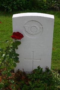 Dozinghem Military Cemetery - Lawrence, F