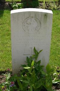 Dozinghem Military Cemetery - Lawrence, Harry