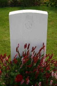 Dozinghem Military Cemetery - Lawton, Leonard