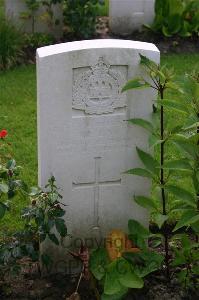 Dozinghem Military Cemetery - Lay, J E