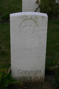 Dozinghem Military Cemetery - Leach, James