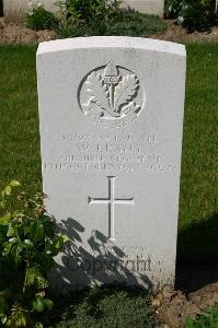 Dozinghem Military Cemetery - Leahy, W