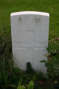 Dozinghem Military Cemetery - Leaper, R