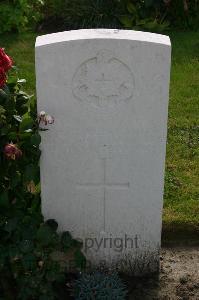 Dozinghem Military Cemetery - Leighton, F J