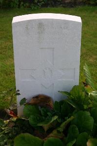 Dozinghem Military Cemetery - Leishman, T