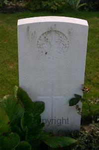 Dozinghem Military Cemetery - Leslie, C