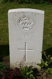 Dozinghem Military Cemetery - Levey, N