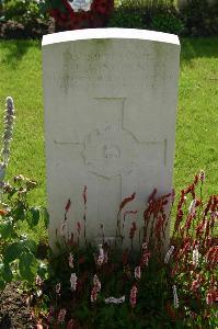 Dozinghem Military Cemetery - Lincoln, E