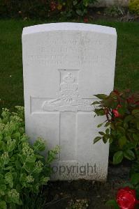 Dozinghem Military Cemetery - Lincoln, R L