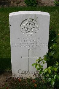 Dozinghem Military Cemetery - Lindsay, H