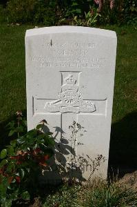 Dozinghem Military Cemetery - Lister, W