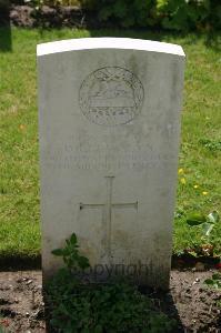 Dozinghem Military Cemetery - Llewllyn, D