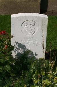 Dozinghem Military Cemetery - Lloyd, F S