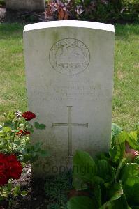 Dozinghem Military Cemetery - Lock, Oliver George