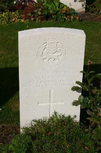 Dozinghem Military Cemetery - Lodge, N P