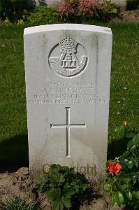 Dozinghem Military Cemetery - Lonsdale, Arthur