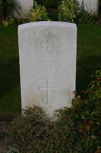 Dozinghem Military Cemetery - Looker, James