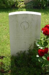 Dozinghem Military Cemetery - Love, H F