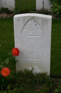 Dozinghem Military Cemetery - Lowe-Wheeler, Stanley