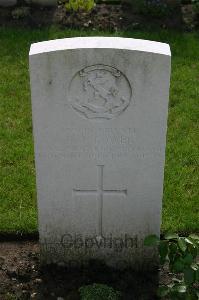 Dozinghem Military Cemetery - Lower, E J