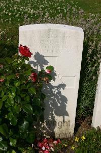 Dozinghem Military Cemetery - Lowne, R C