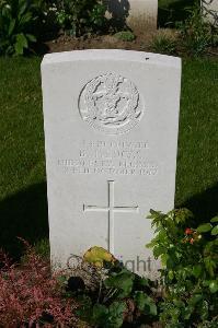 Dozinghem Military Cemetery - Lucas, B J