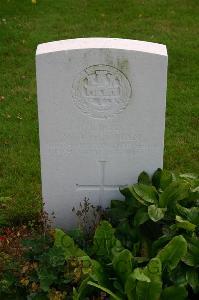 Dozinghem Military Cemetery - Luckman, W