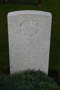 Dozinghem Military Cemetery - Lugg, Joseph Henry