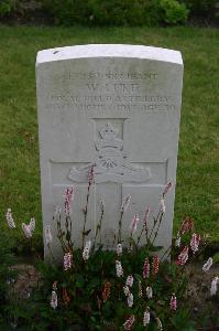 Dozinghem Military Cemetery - Luke, W