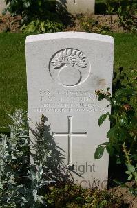 Dozinghem Military Cemetery - Lyddon, Frank Wallace John