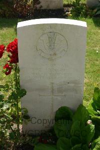 Dozinghem Military Cemetery - Lynch, E