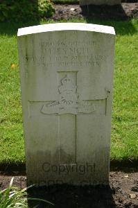 Dozinghem Military Cemetery - Lynch, H