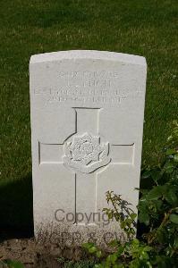 Dozinghem Military Cemetery - Lynch, J