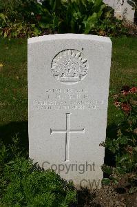 Dozinghem Military Cemetery - Lynch, Leslie Herbert