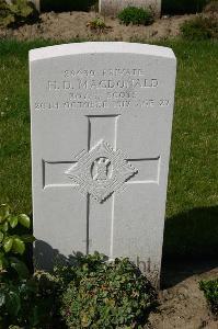 Dozinghem Military Cemetery - MacDonald, H D