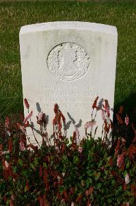 Dozinghem Military Cemetery - MacDonald, William