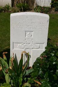 Dozinghem Military Cemetery - MacDonald, W G