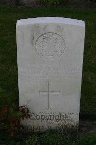 Dozinghem Military Cemetery - MacMaster, James Ronald