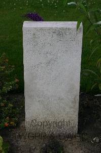 Dozinghem Military Cemetery - MacHalowski, Stefan